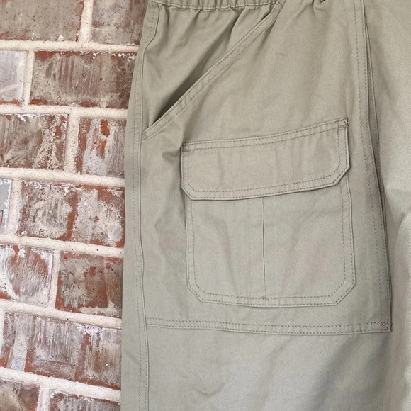 Croft & Borrow Khaki Elasticized Sides Plus Size Cargo Shorts - Picture 4 of 11
